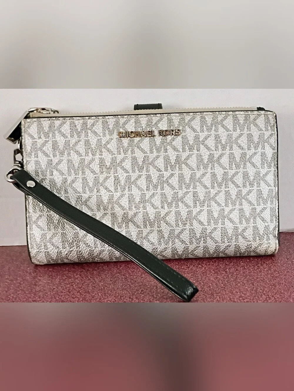 Michael Kors Wristlet